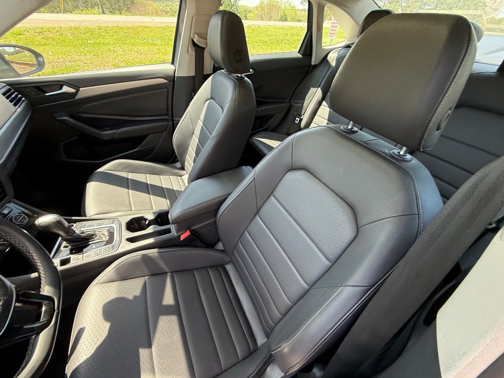2021 Volkswagen Jetta R-Line photo