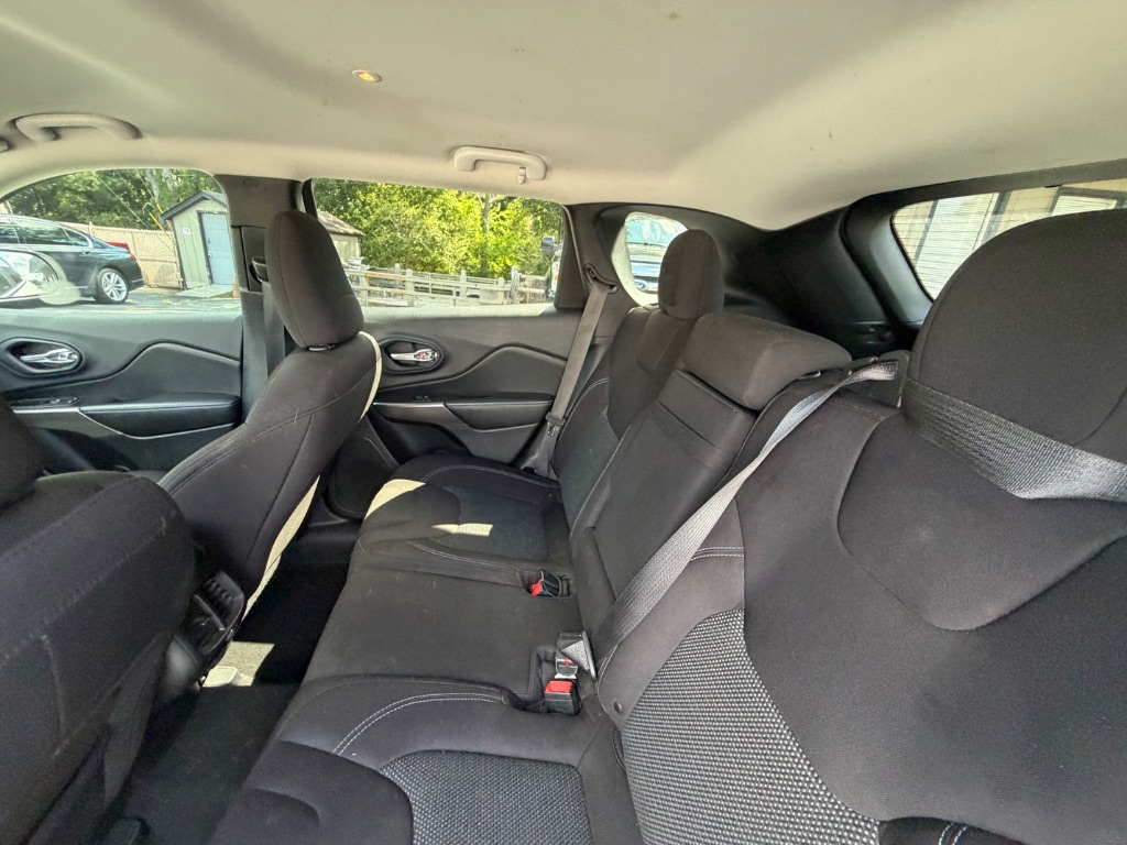 2019 Jeep Cherokee - $15,990
