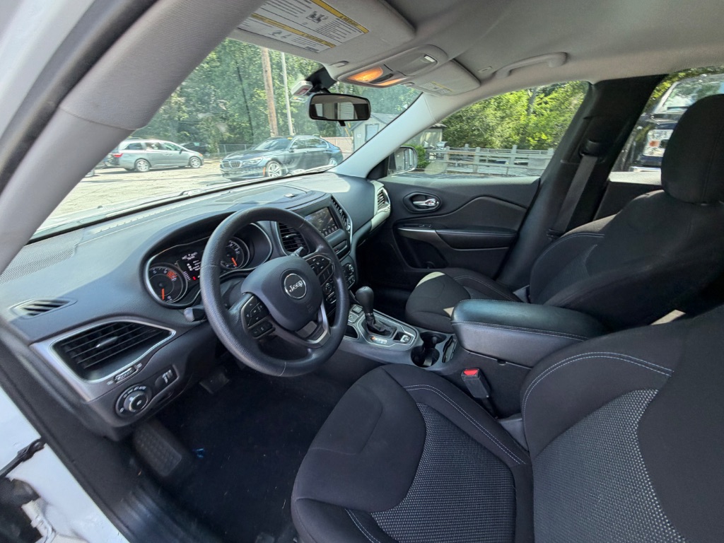 2019 Jeep Cherokee - $15,990