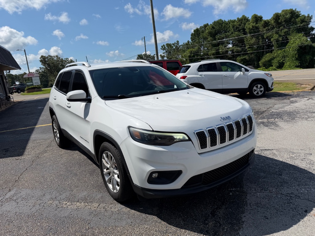 2019 Jeep Cherokee - $15,990