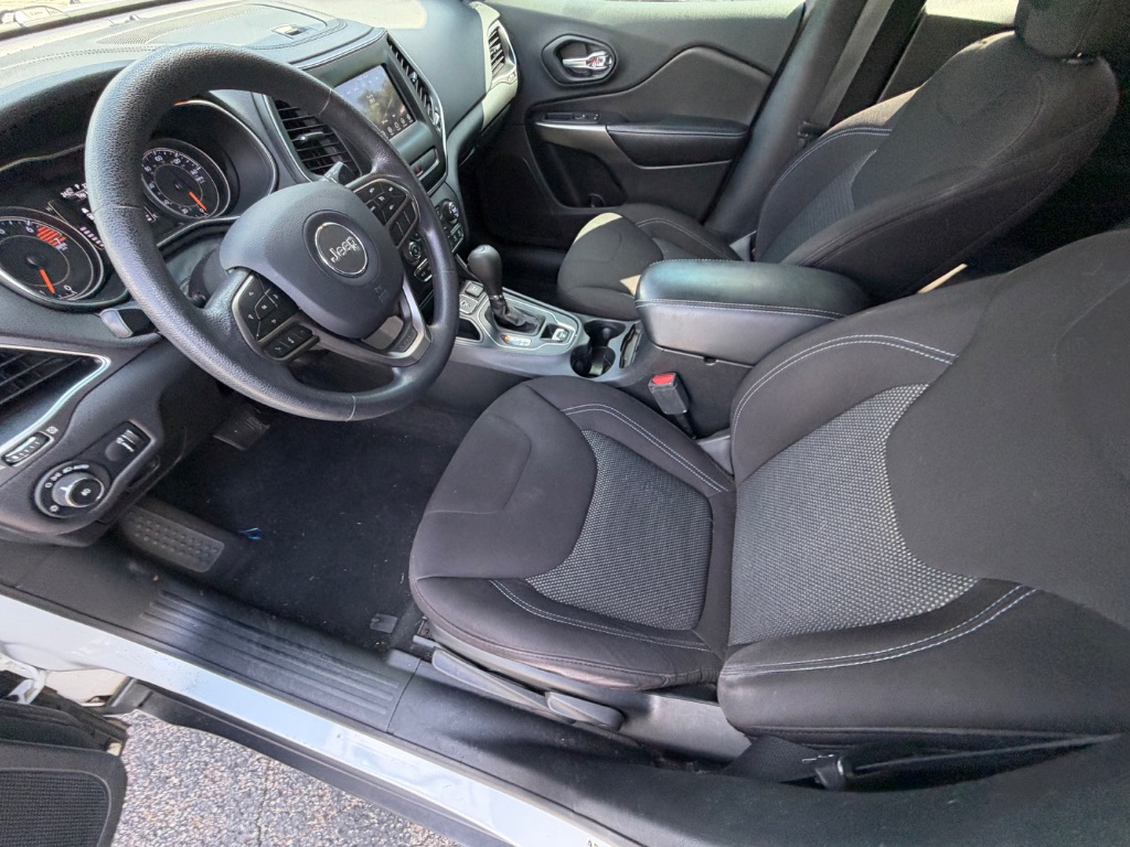 2019 Jeep Cherokee - $15,990