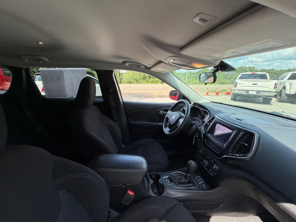 2019 Jeep Cherokee - $15,990