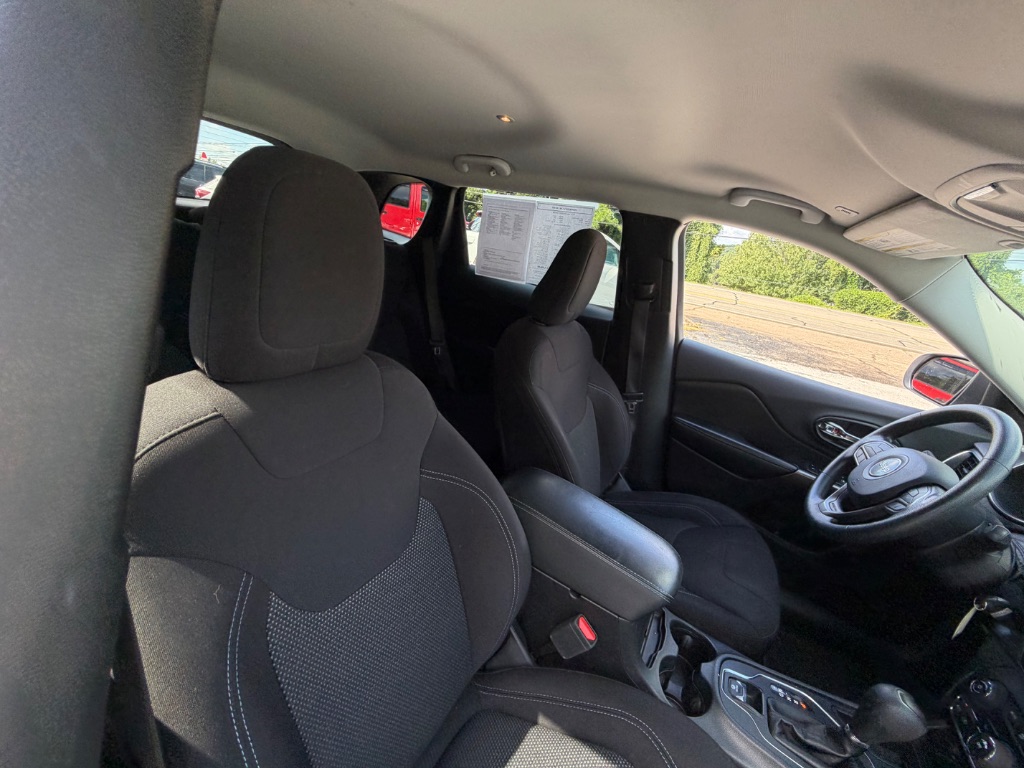 2019 Jeep Cherokee - $15,990