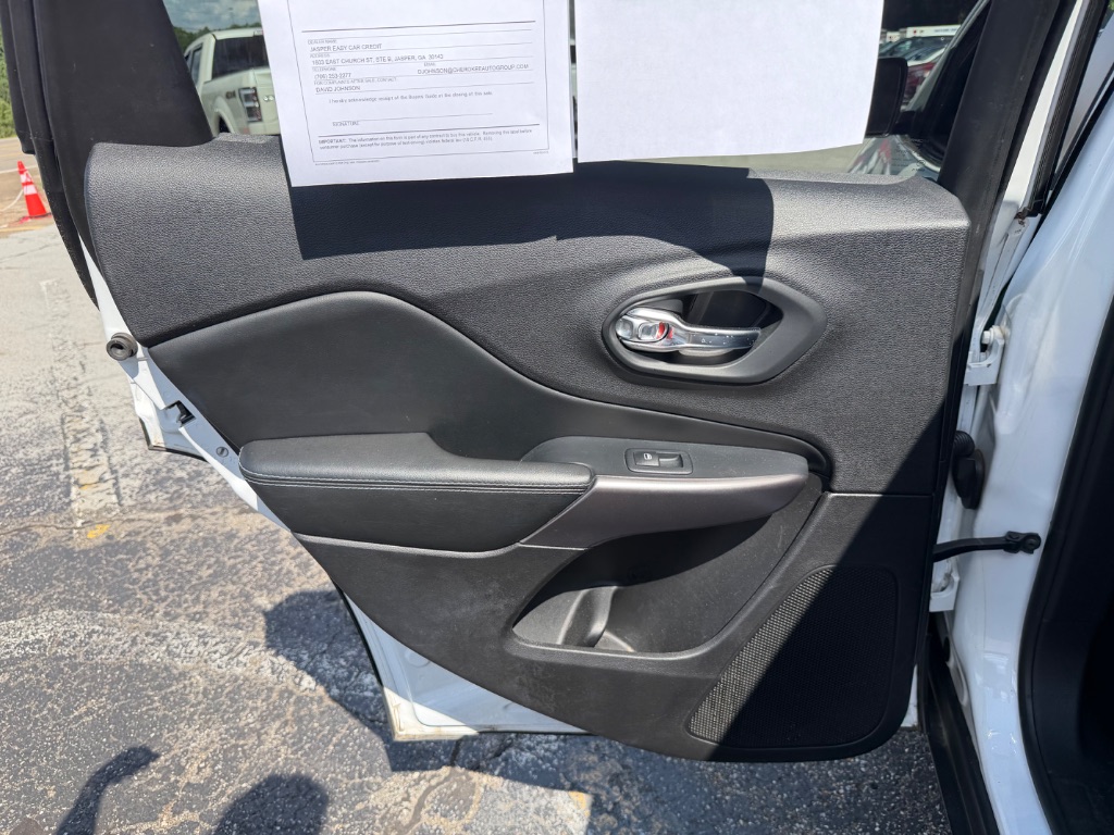 2019 Jeep Cherokee - $15,990