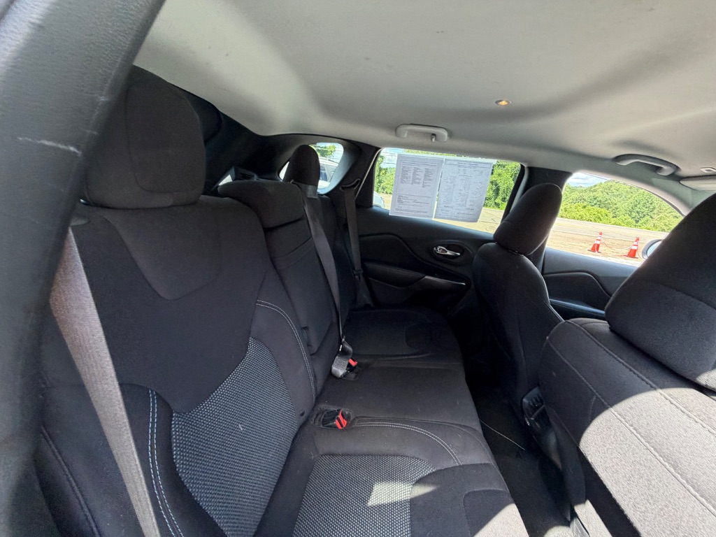 2019 Jeep Cherokee - $15,990