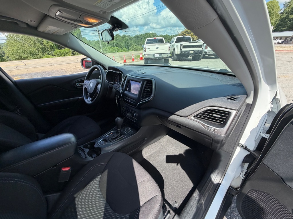 2019 Jeep Cherokee - $15,990