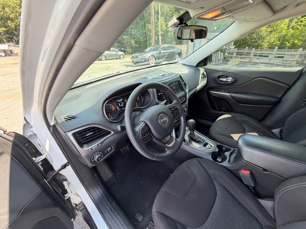 2019 Jeep Cherokee - $15,990
