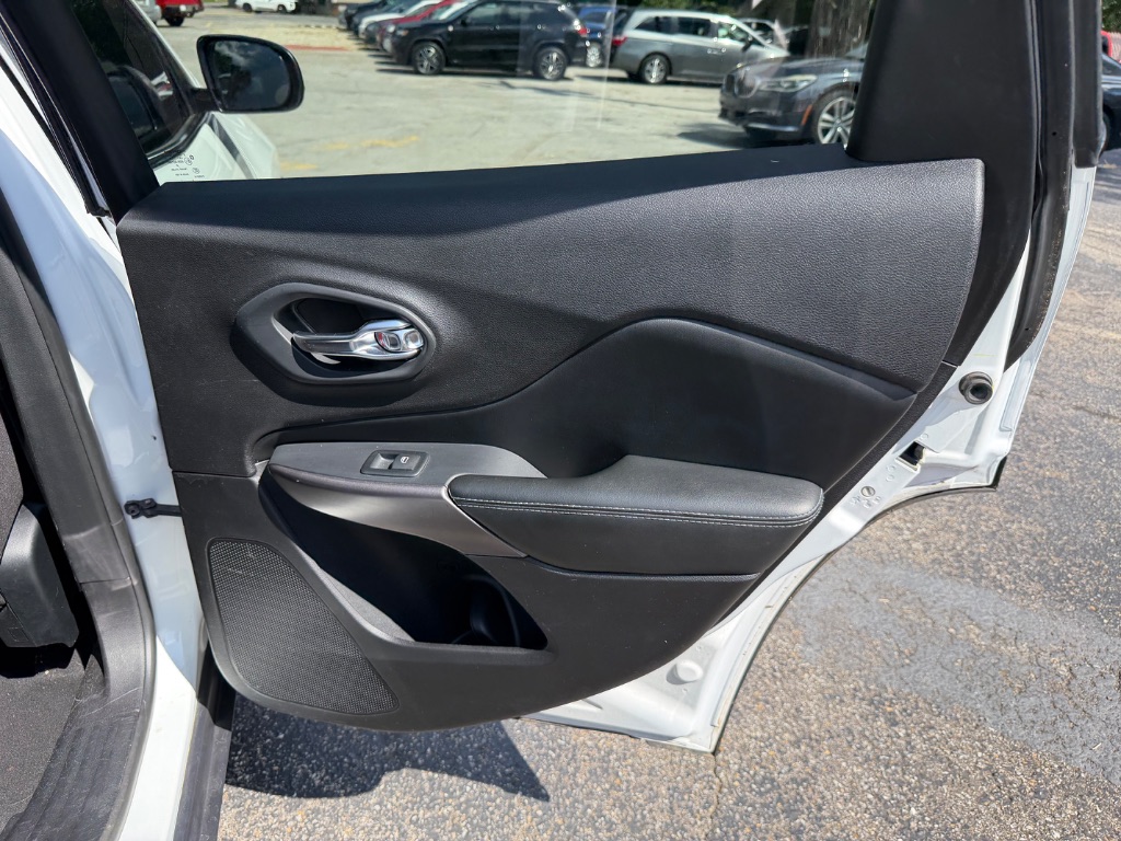 2019 Jeep Cherokee - $15,990