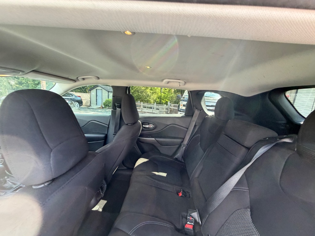 2019 Jeep Cherokee - $15,990