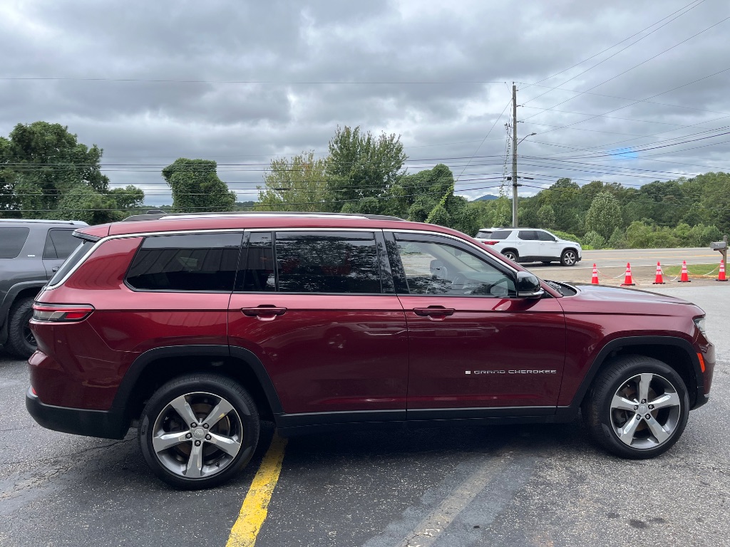 2021 Jeep Cherokee - $27,990