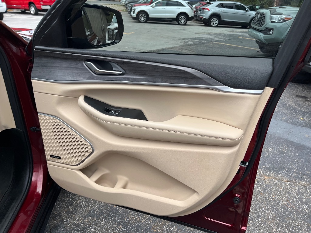 2021 Jeep Cherokee - $27,990
