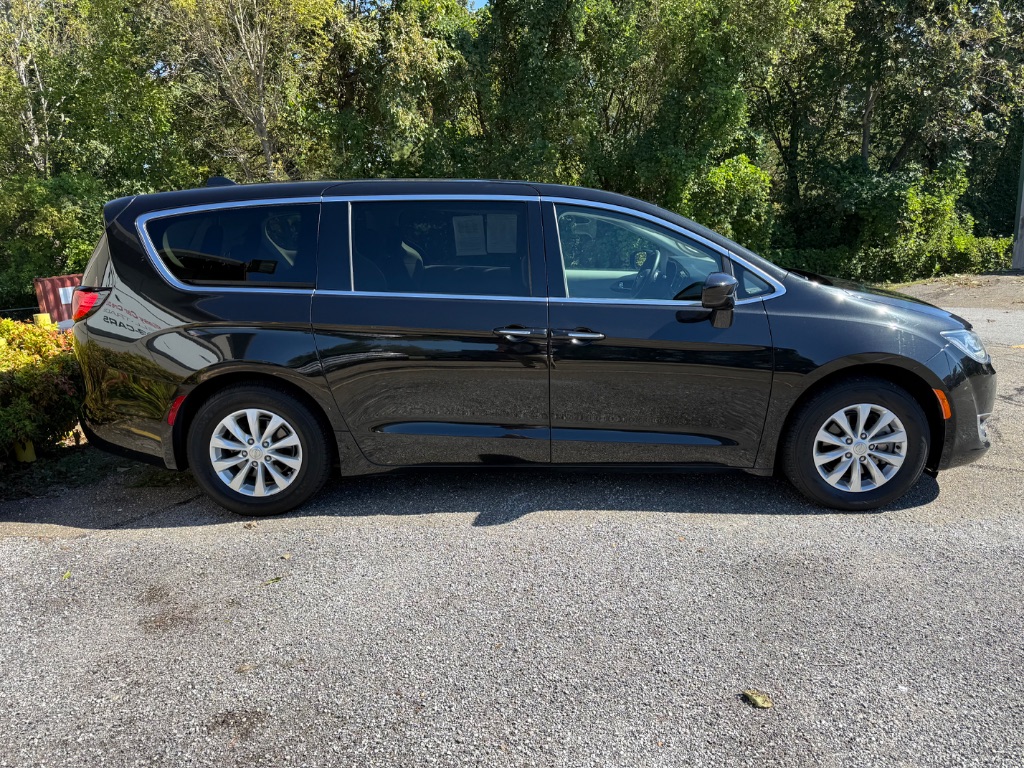 2019 Chrysler Pacifica - $13,990