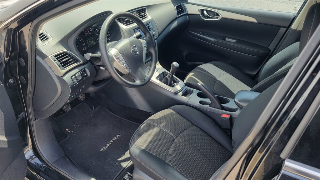 2015 Nissan Sentra S photo