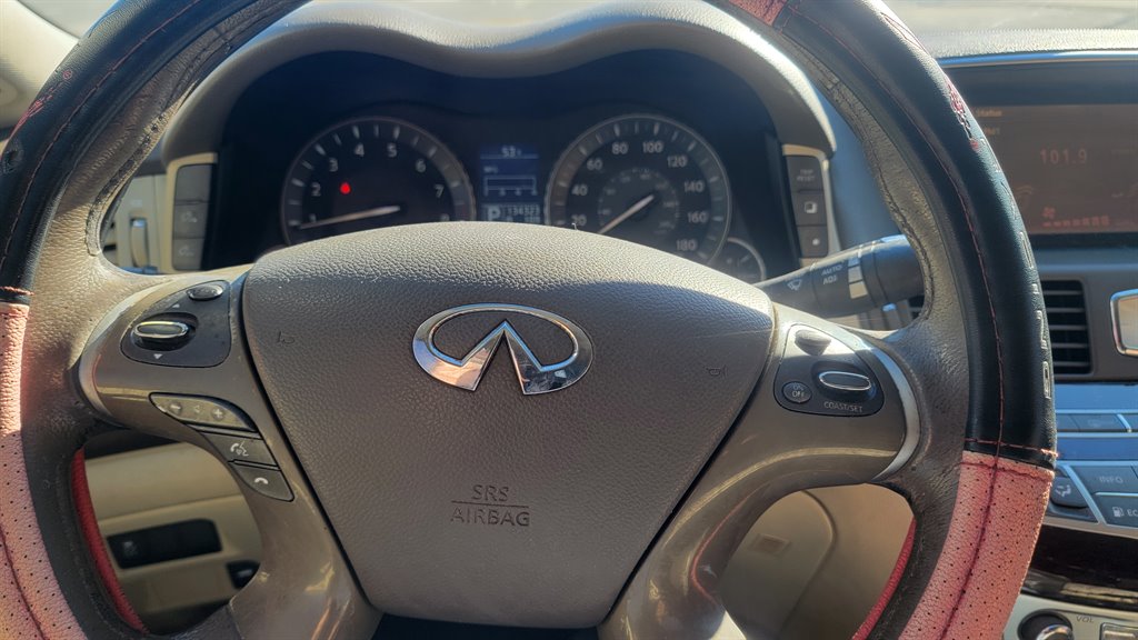 2011 Infiniti M37 photo