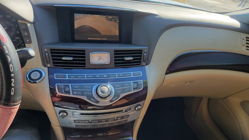 2011 Infiniti M37 photo