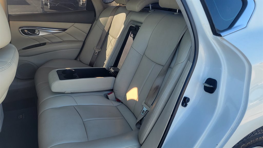 2011 Infiniti M37 photo