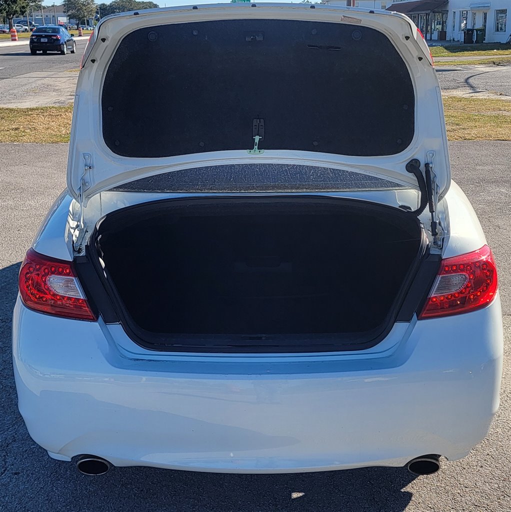2011 Infiniti M37 photo