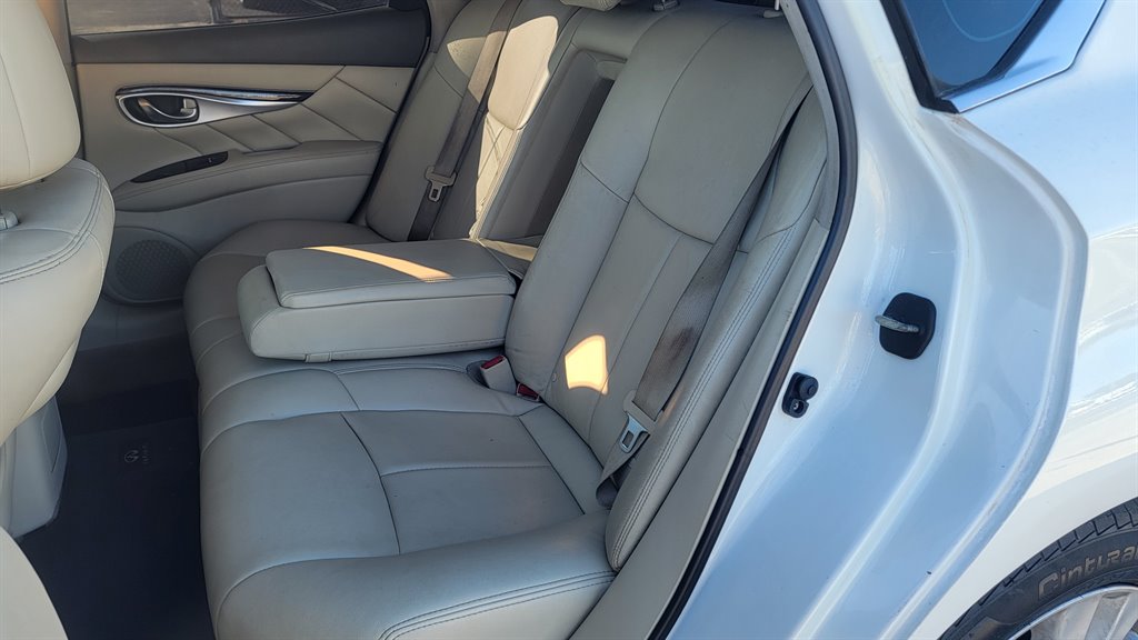 2011 Infiniti M37 photo