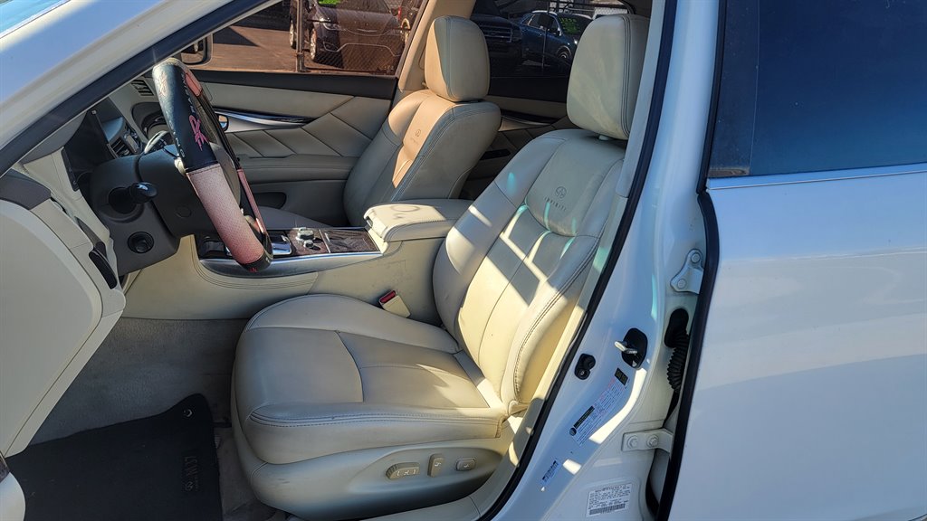 2011 Infiniti M37 photo