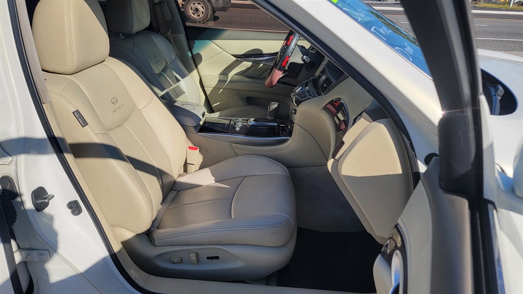 2011 Infiniti M37 photo