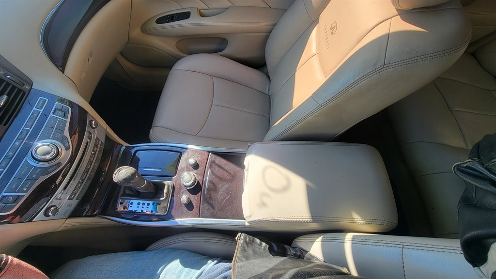2011 Infiniti M37 photo
