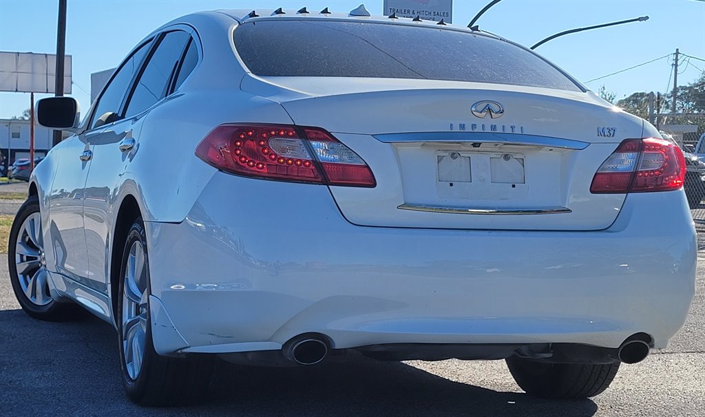 2011 Infiniti M37 photo