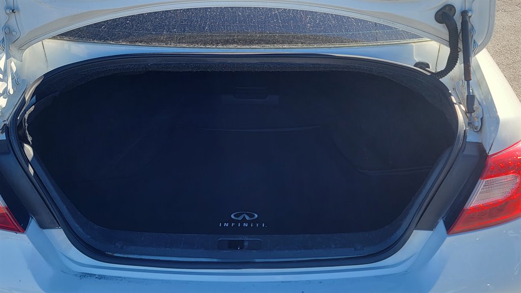 2011 Infiniti M37 photo