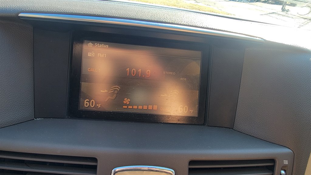 2011 Infiniti M37 photo