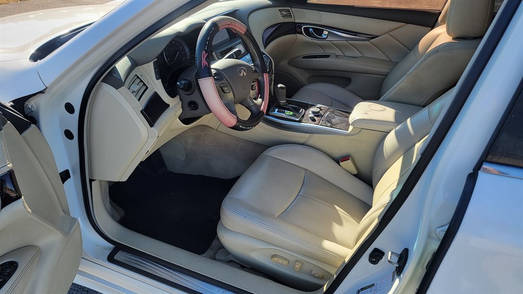 2011 Infiniti M37 photo