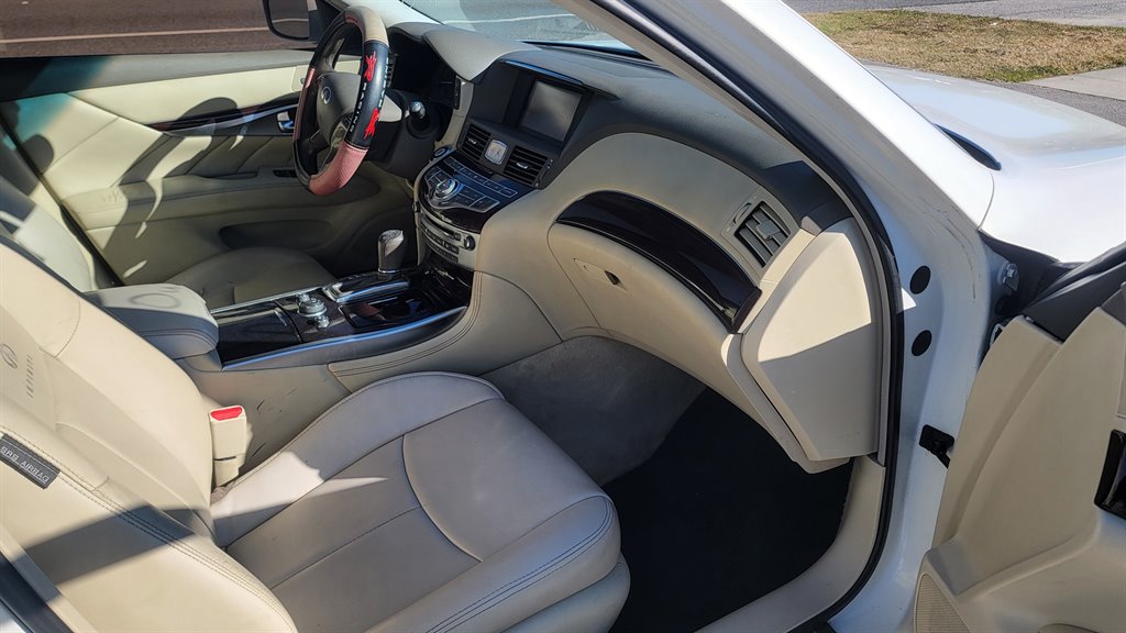 2011 Infiniti M37 photo