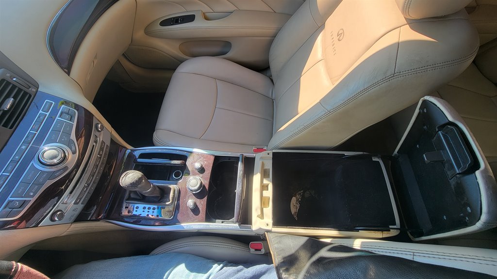 2011 Infiniti M37 photo