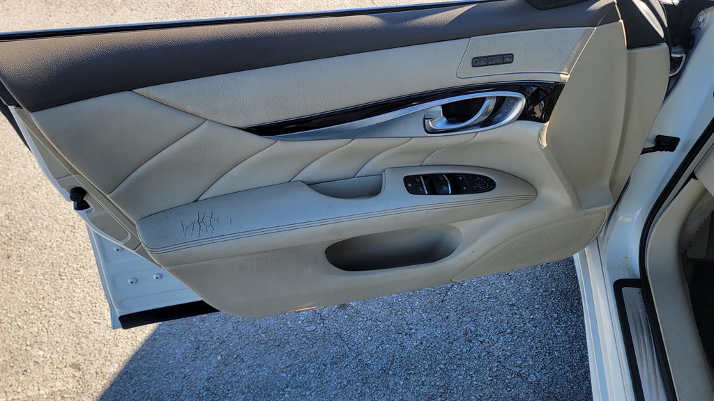 2011 Infiniti M37 photo