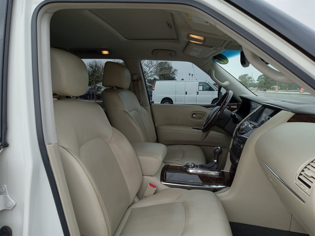 2017 Infiniti QX80 Signature photo