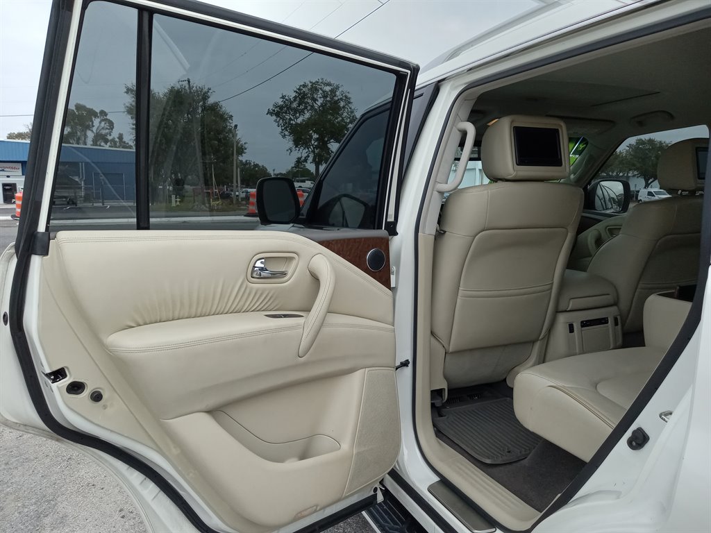 2017 Infiniti QX80 Signature photo