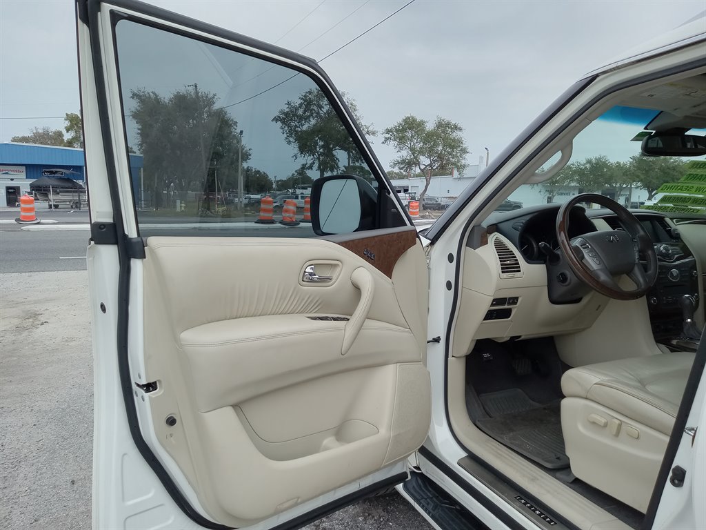 2017 Infiniti QX80 Signature photo
