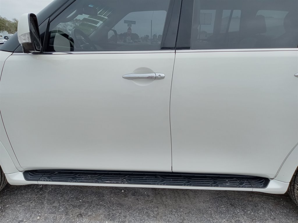2017 Infiniti QX80 Signature photo
