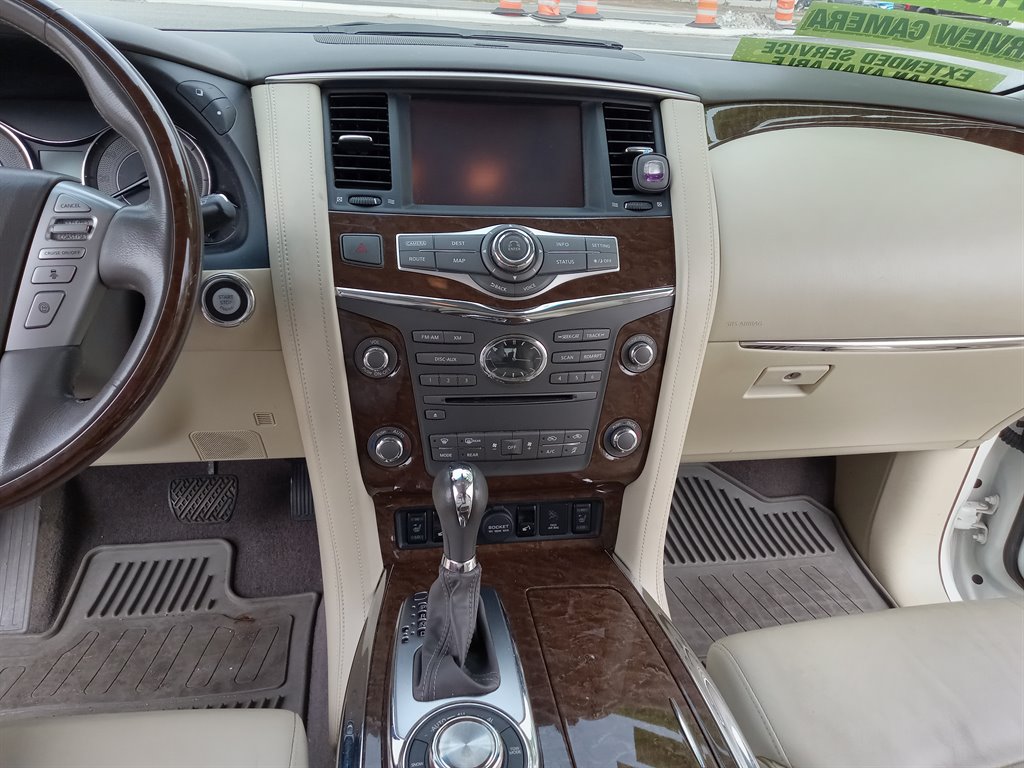 2017 Infiniti QX80 Signature photo