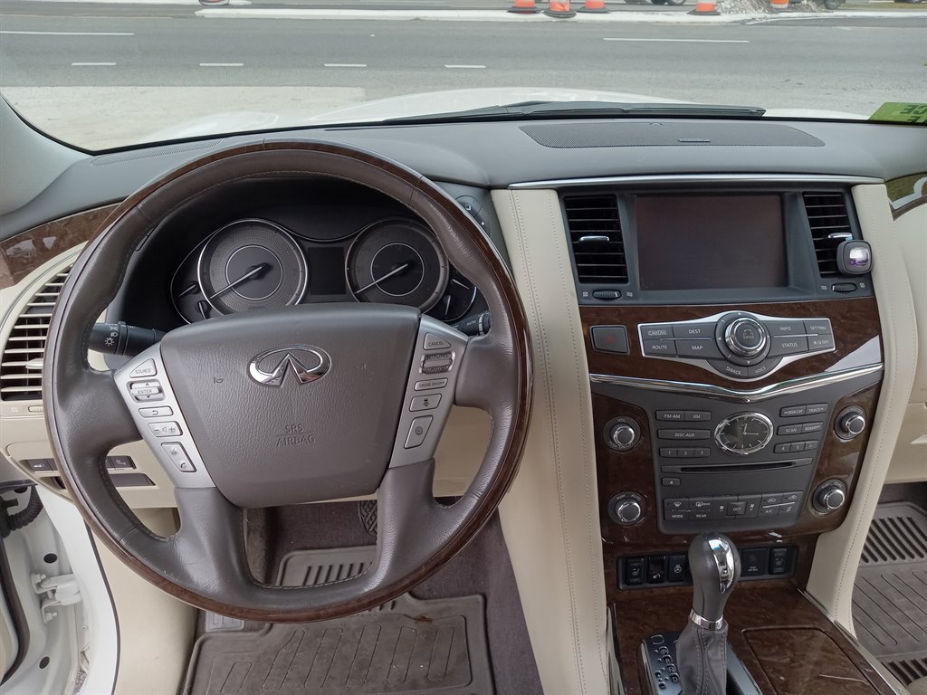 2017 Infiniti QX80 Signature photo