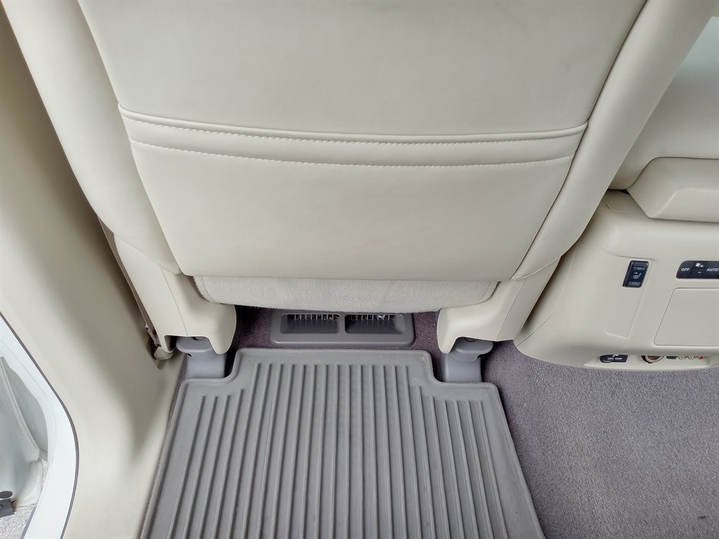 2017 Infiniti QX80 Signature photo