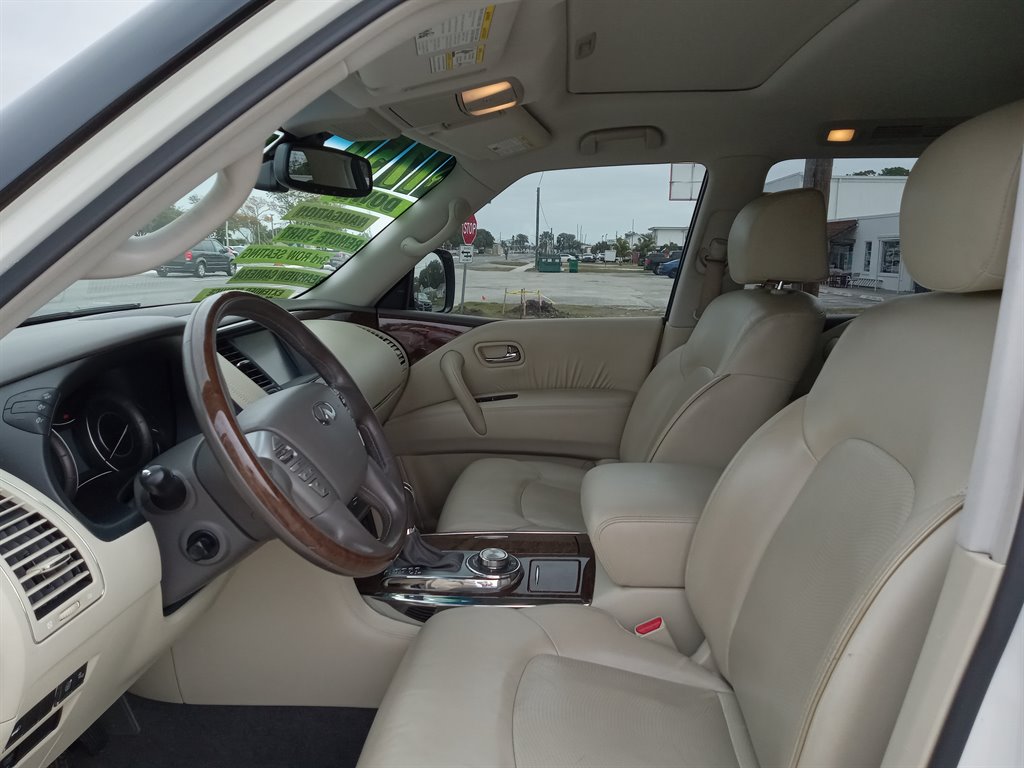 2017 Infiniti QX80 Signature photo
