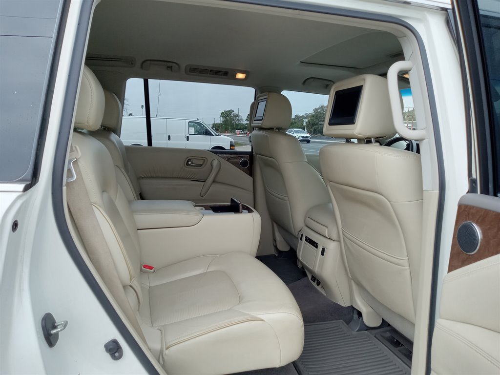 2017 Infiniti QX80 Signature photo