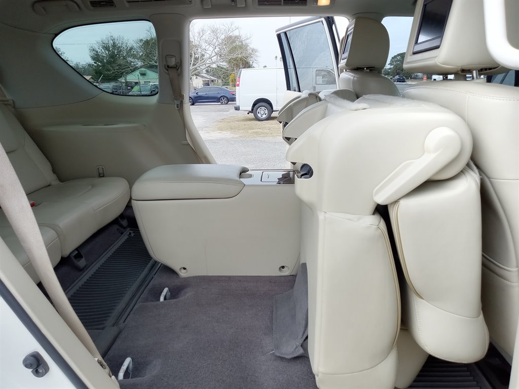 2017 Infiniti QX80 Signature photo