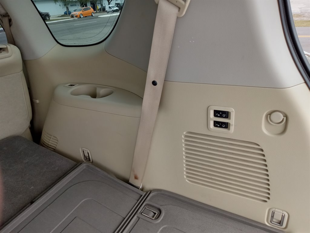 2017 Infiniti QX80 Signature photo