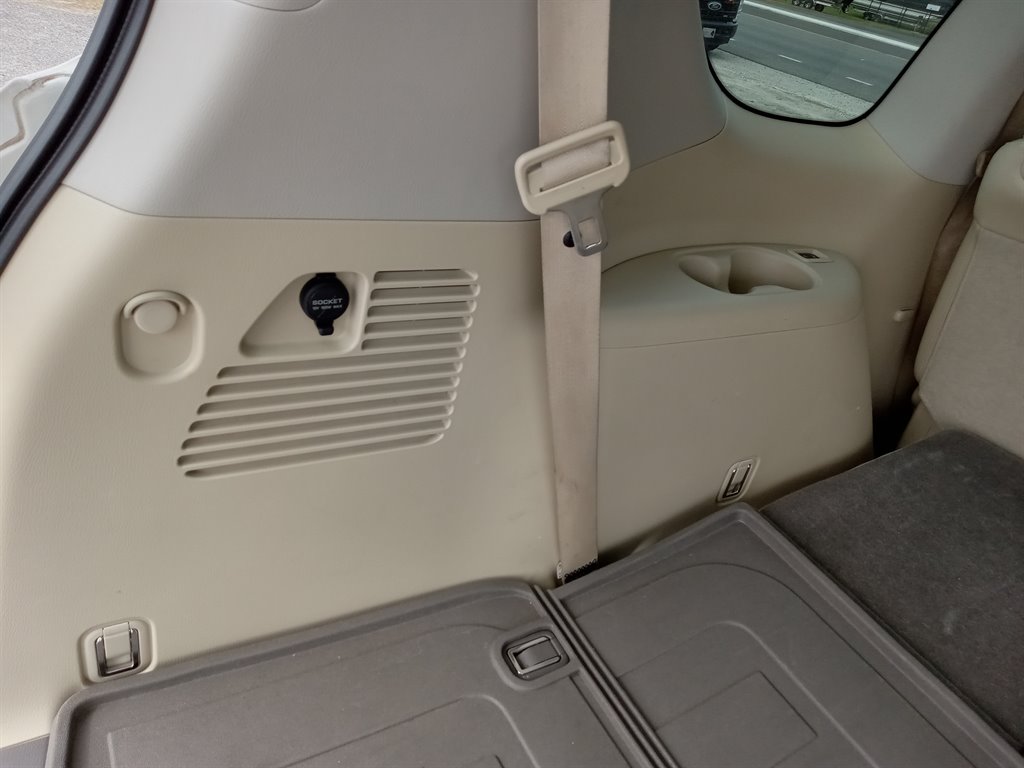 2017 Infiniti QX80 Signature photo