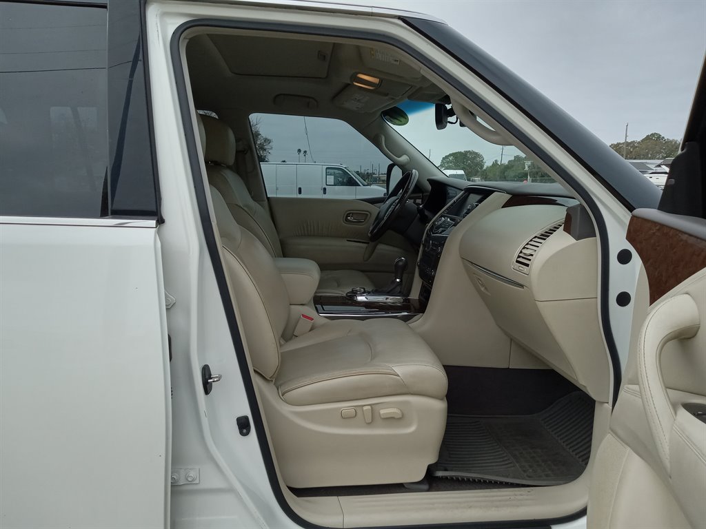 2017 Infiniti QX80 Signature photo