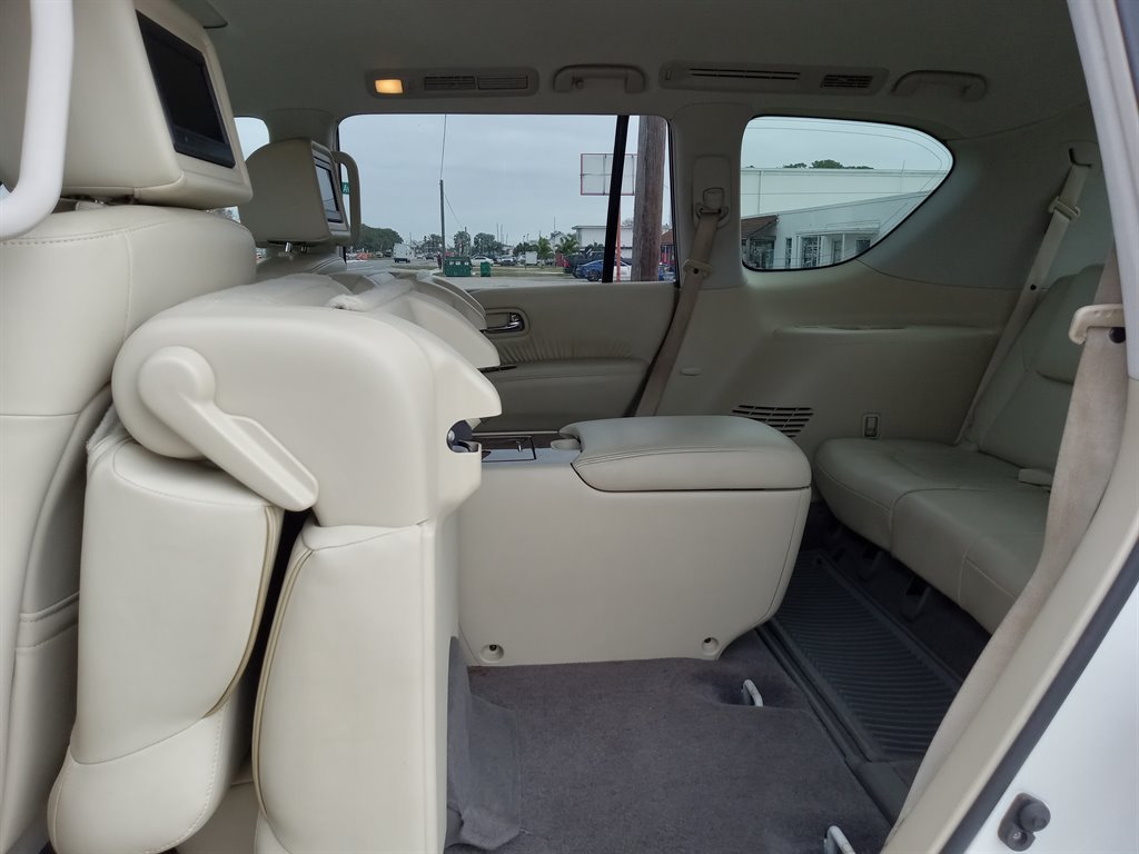 2017 Infiniti QX80 Signature photo