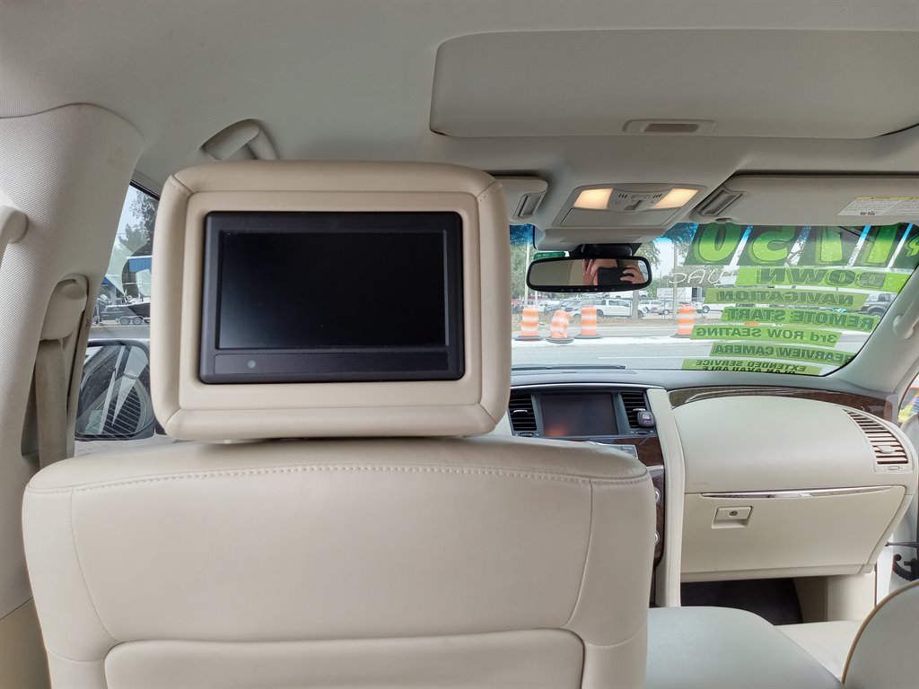 2017 Infiniti QX80 Signature photo