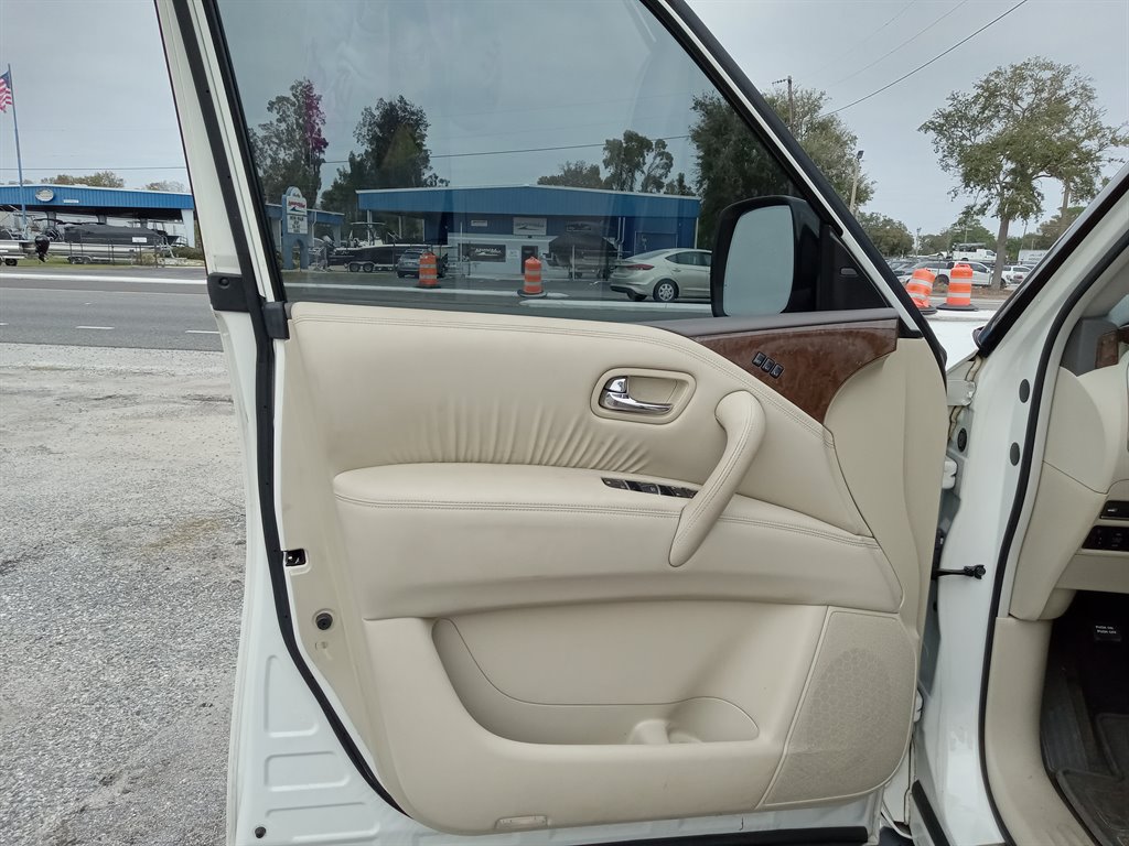 2017 Infiniti QX80 Signature photo