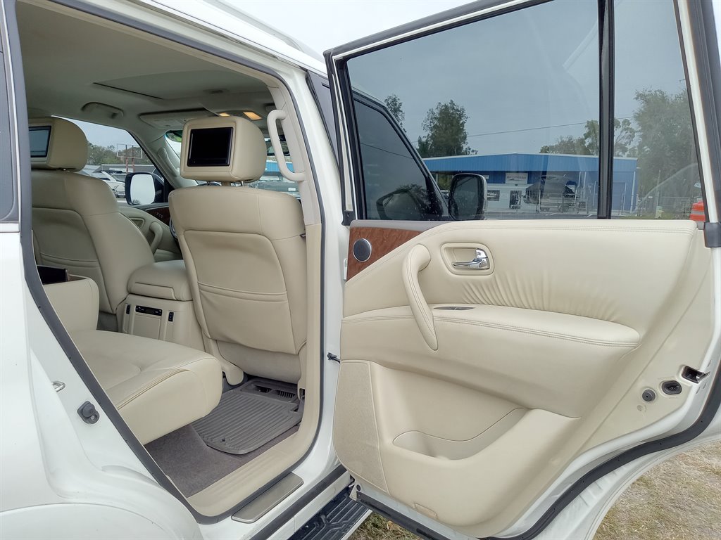 2017 Infiniti QX80 Signature photo