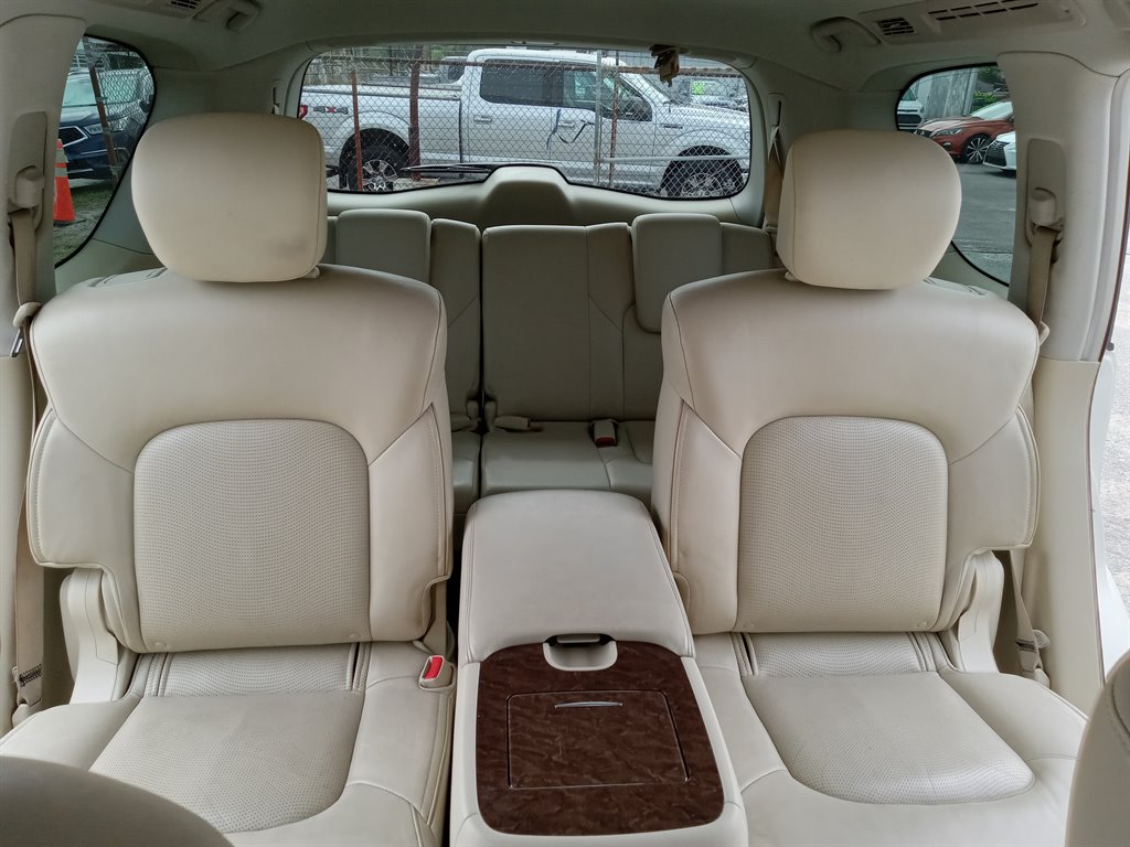 2017 Infiniti QX80 Signature photo